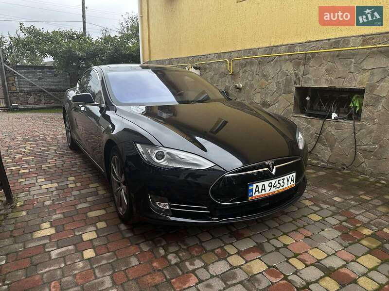 Tesla Model S 2015