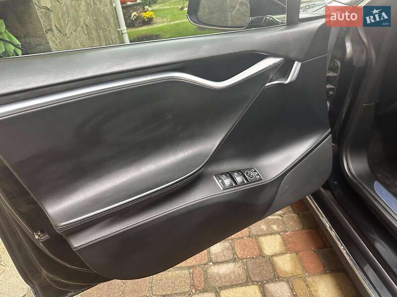 Лифтбек Tesla Model S 2015 в Киеве