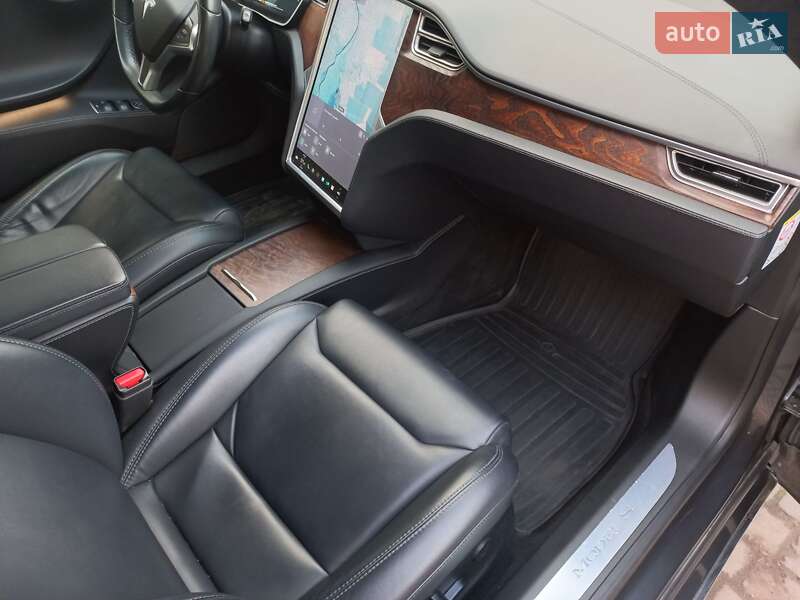 Лифтбек Tesla Model S 2018 в Шептицькому