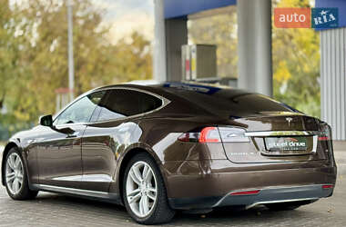 Лифтбек Tesla Model S 2014 в 