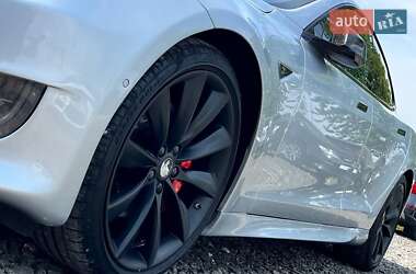 Лифтбек Tesla Model S 2014 в Львове