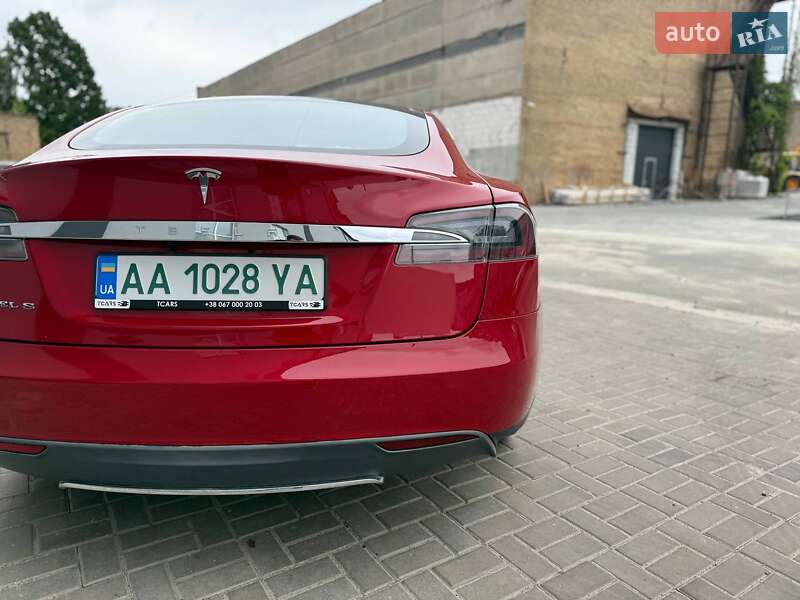 Ліфтбек Tesla Model S 2013 в Києві