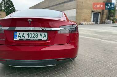Лифтбек Tesla Model S 2013 в 
