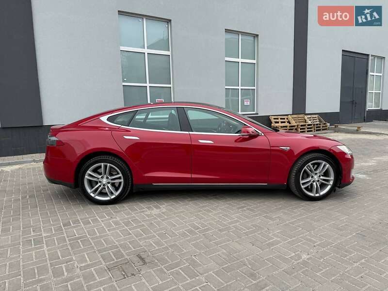Ліфтбек Tesla Model S 2013 в Києві