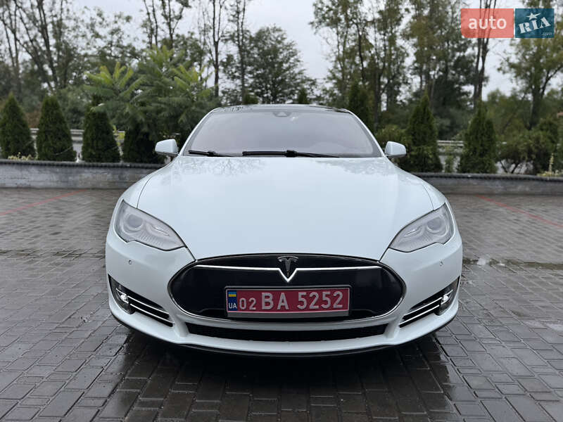 Лифтбек Tesla Model S 2016 в Виннице
