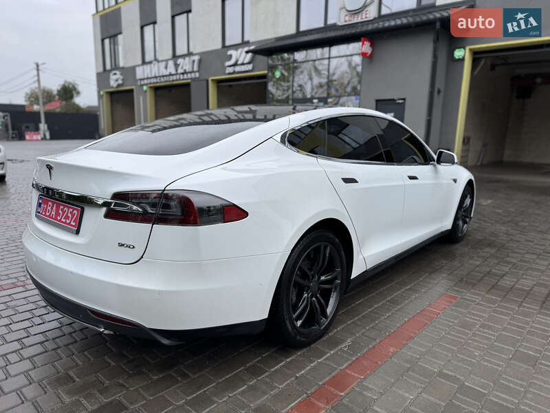 Лифтбек Tesla Model S 2016 в Виннице