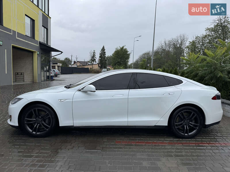 Лифтбек Tesla Model S 2016 в Виннице