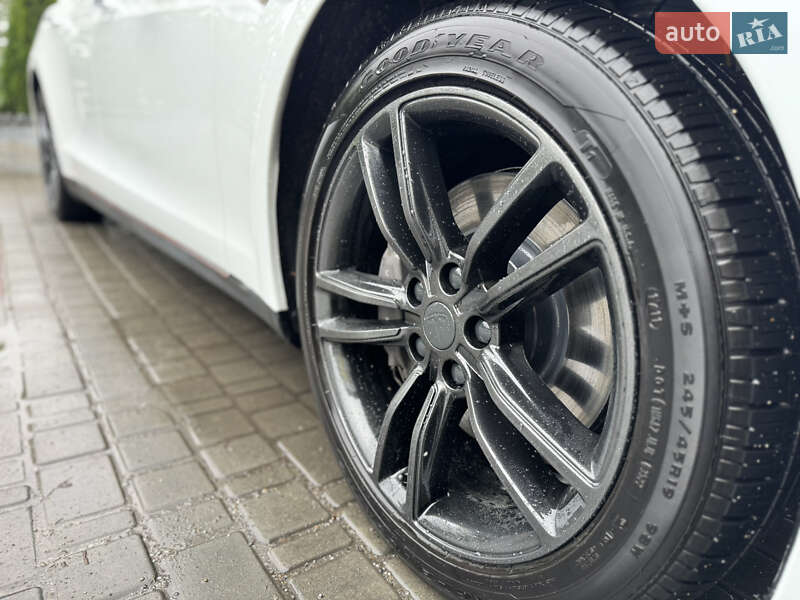 Лифтбек Tesla Model S 2016 в Виннице