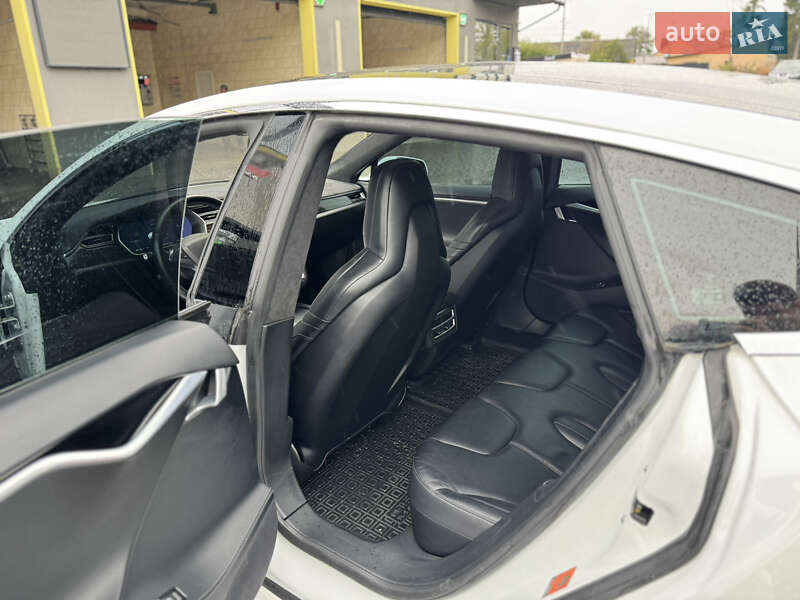 Лифтбек Tesla Model S 2016 в Виннице