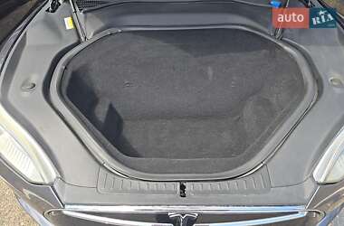 Лифтбек Tesla Model S 2015 в 