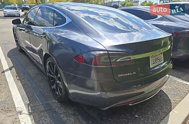 Лифтбек Tesla Model S 2015 в 