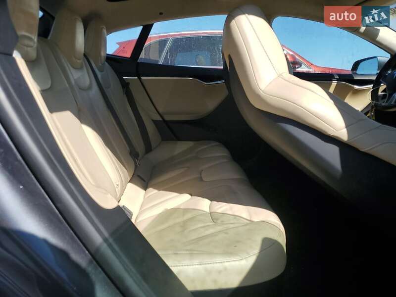 Ліфтбек Tesla Model S 2016 в Києві