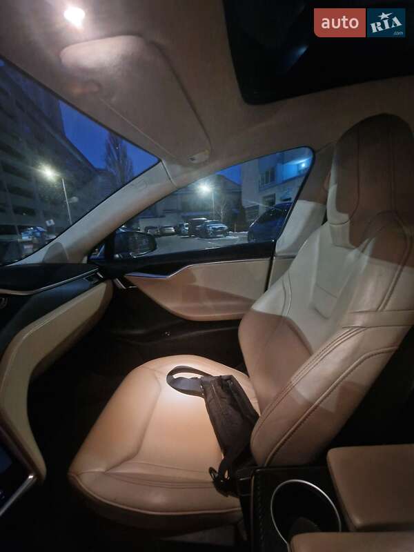 Ліфтбек Tesla Model S 2016 в Києві
