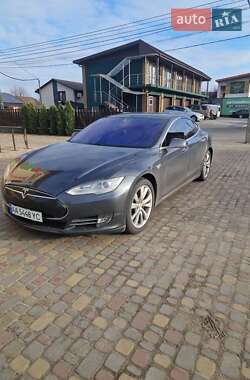 Лифтбек Tesla Model S 2016 в Киеве