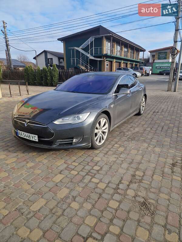 Ліфтбек Tesla Model S 2016 в Києві