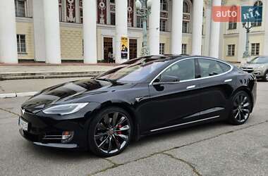 Лифтбек Tesla Model S 2017 в Желтых Водах