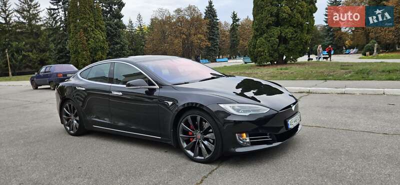 Лифтбек Tesla Model S 2017 в Желтых Водах фото 11 Лифтбек Tesla Model S 2017 в Желтых Водах