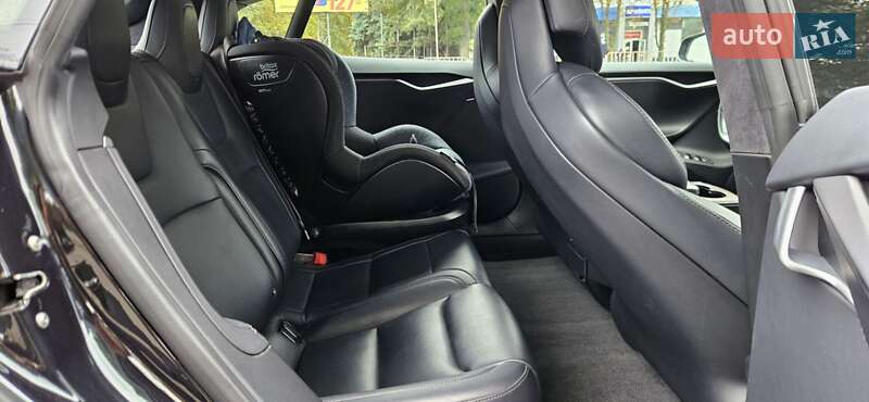 Лифтбек Tesla Model S 2017 в Желтых Водах фото 16 Лифтбек Tesla Model S 2017 в Желтых Водах