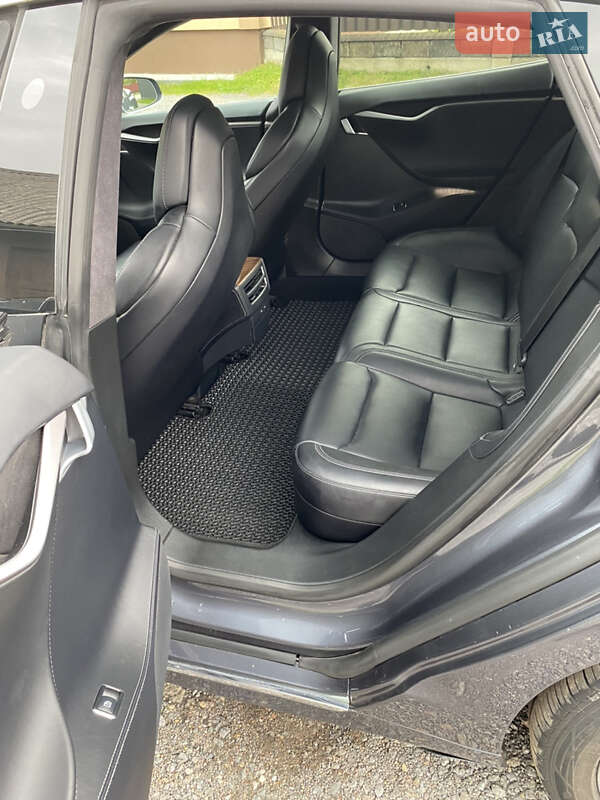 Лифтбек Tesla Model S 2018 в Каменке-Бугской