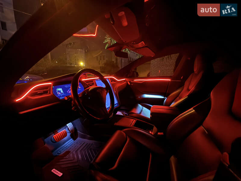 Ліфтбек Tesla Model S 2019 в Дніпрі