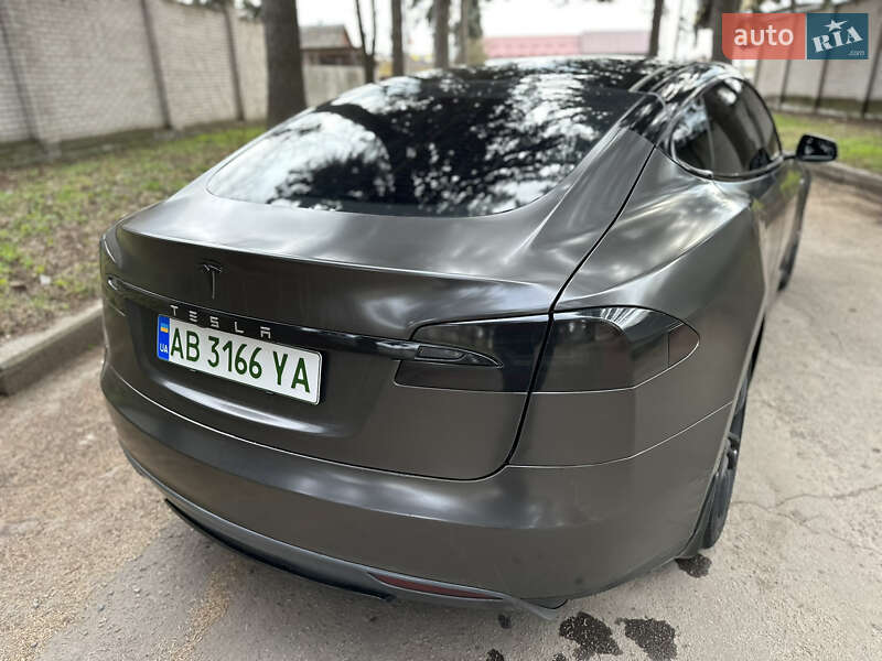 Ліфтбек Tesla Model S 2014 в Вінниці