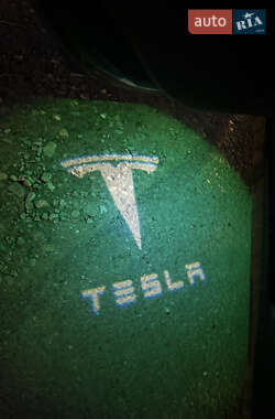 Ліфтбек Tesla Model S 2013 в 