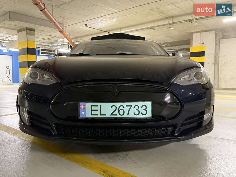 Ліфтбек Tesla Model S 2013 в Львові