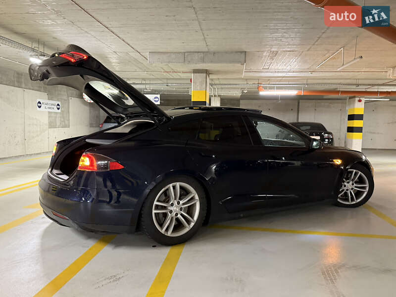 Ліфтбек Tesla Model S 2013 в Львові