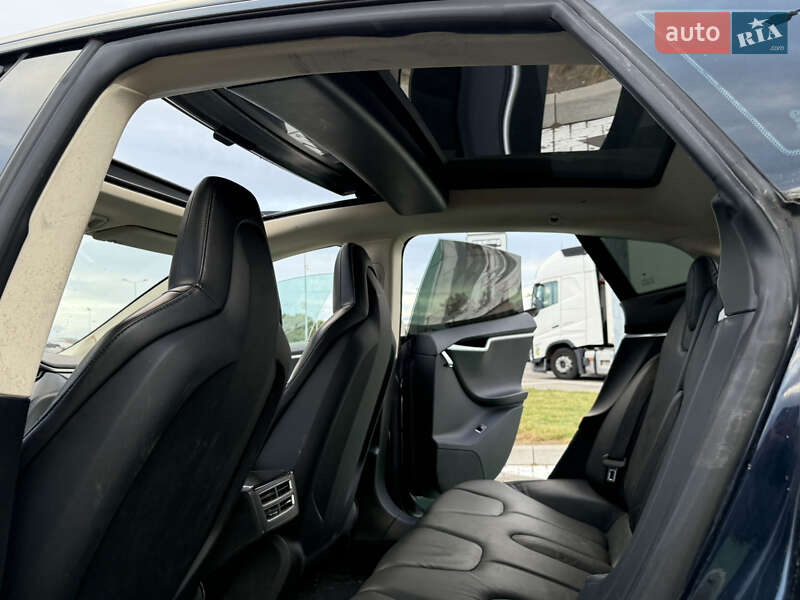 Ліфтбек Tesla Model S 2013 в Львові