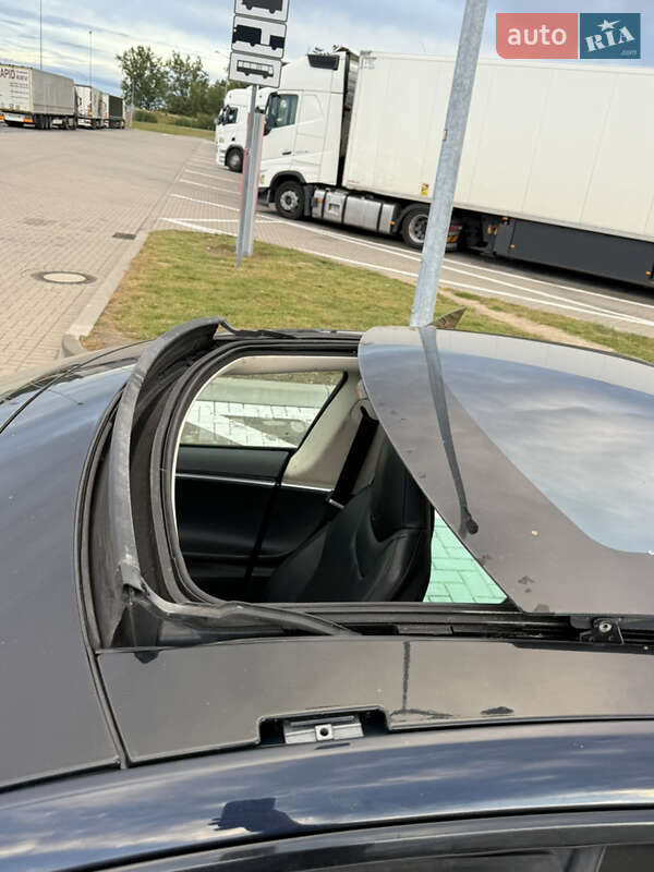 Ліфтбек Tesla Model S 2013 в Львові