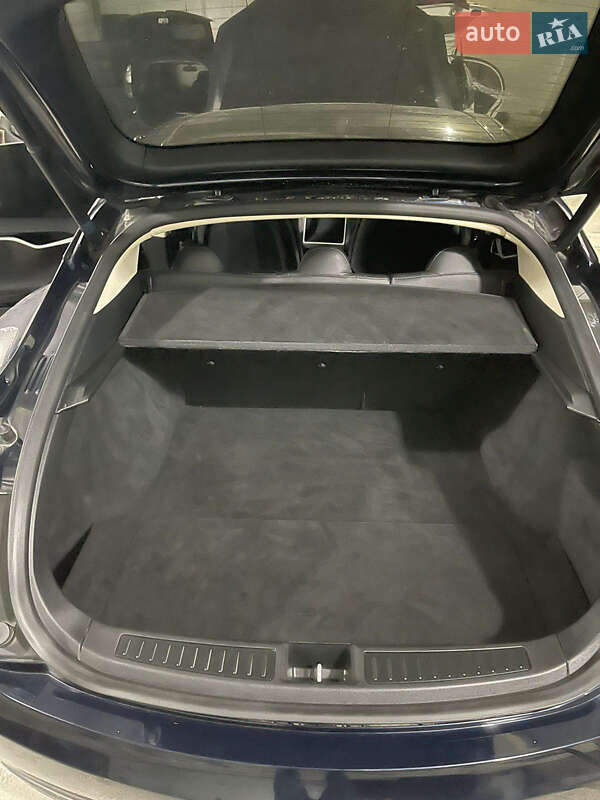Ліфтбек Tesla Model S 2013 в Львові
