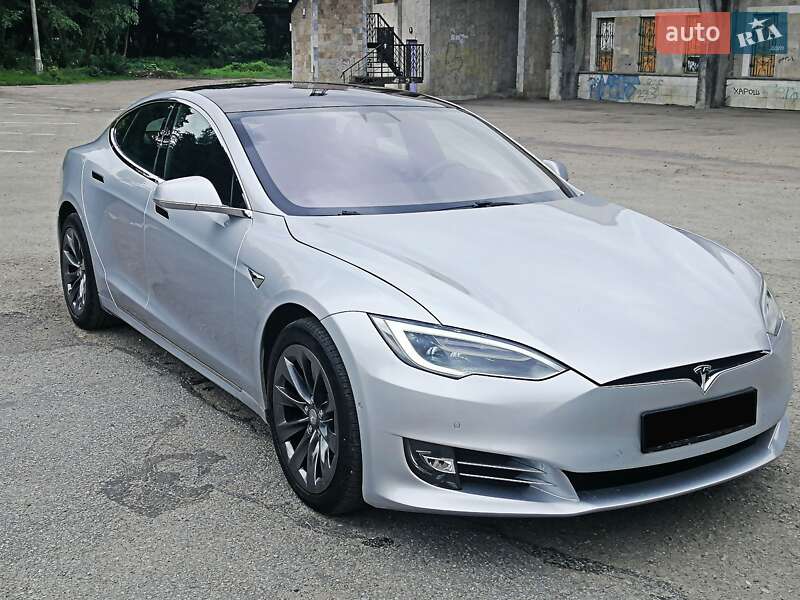 Ліфтбек Tesla Model S 2018 в Івано-Франківську