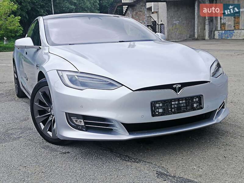 Ліфтбек Tesla Model S 2018 в Івано-Франківську