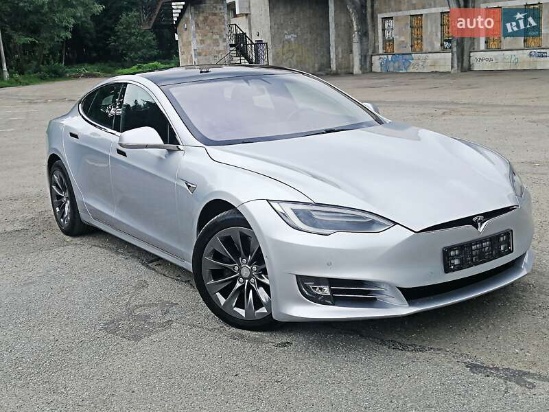 Ліфтбек Tesla Model S 2018 в Івано-Франківську