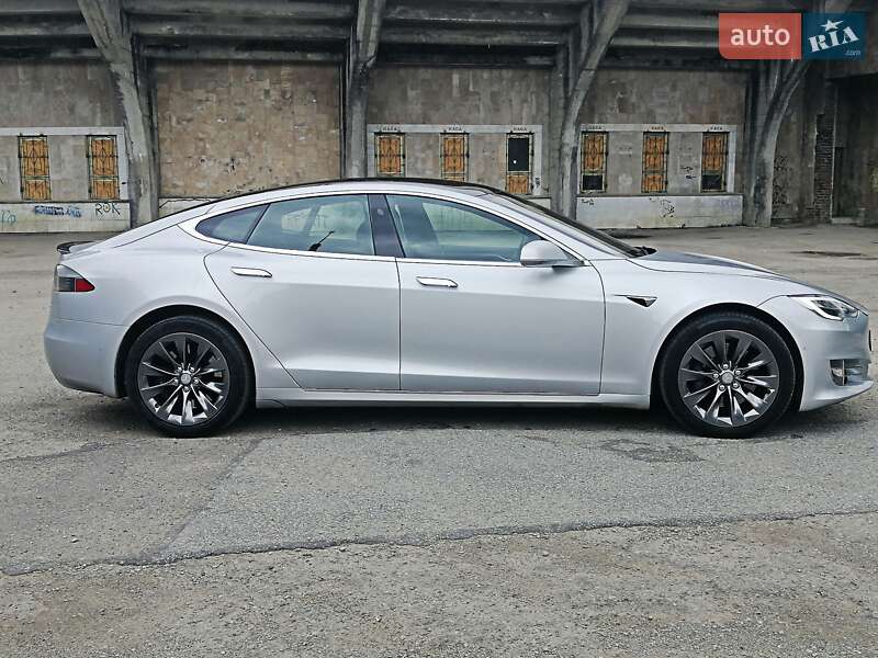 Ліфтбек Tesla Model S 2018 в Івано-Франківську