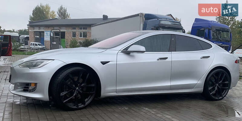 Ліфтбек Tesla Model S 2018 в 