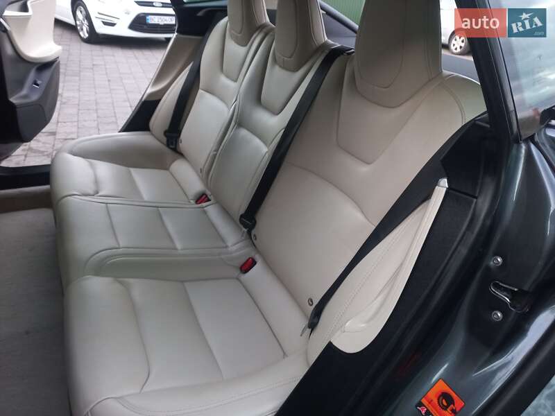 Ліфтбек Tesla Model S 2017 в Шептицькому
