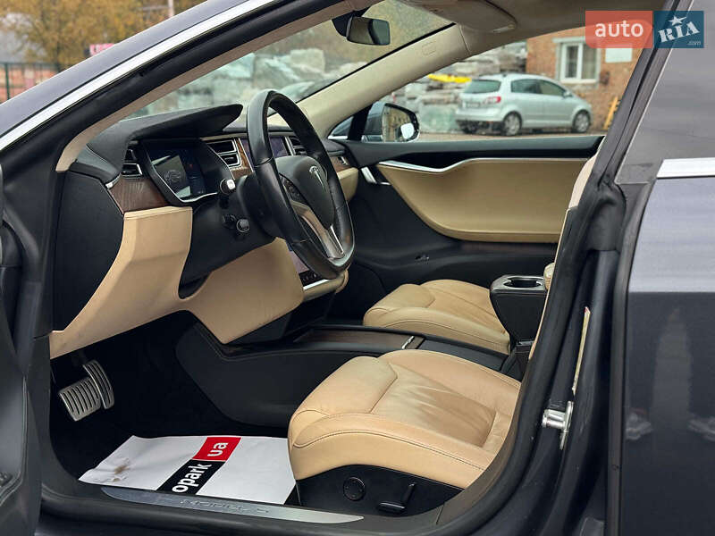 Ліфтбек Tesla Model S 2017 в Києві