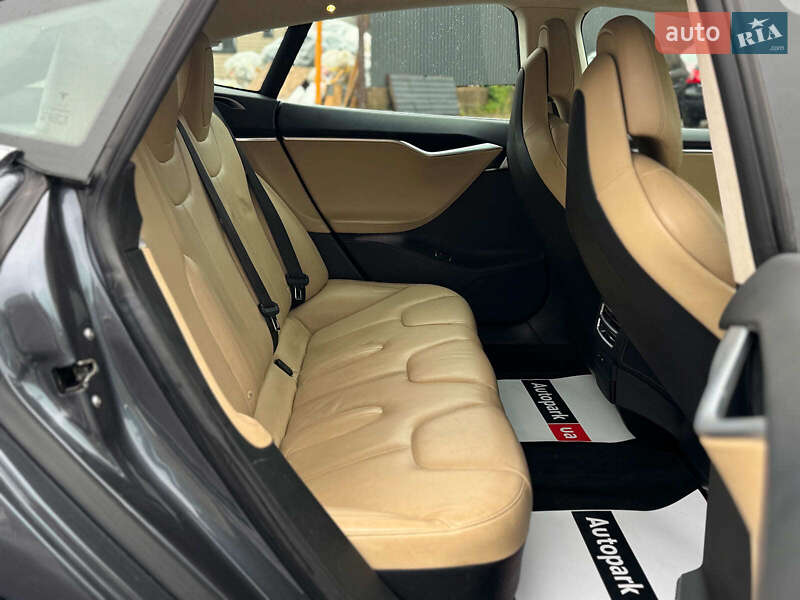 Ліфтбек Tesla Model S 2017 в Києві