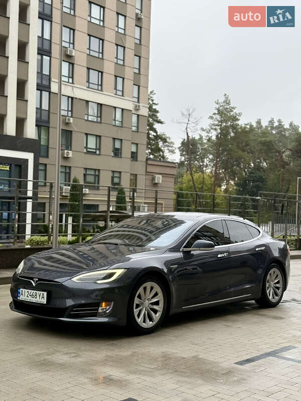 Ліфтбек Tesla Model S 2016 в Києві