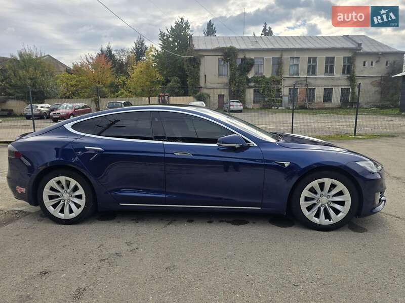 Ліфтбек Tesla Model S 2017 в Тисмениці