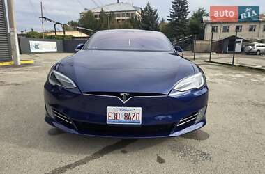 Лифтбек Tesla Model S 2017 в Тысменице