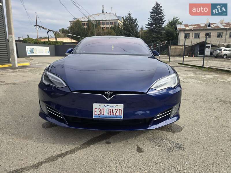 Ліфтбек Tesla Model S 2017 в Тисмениці