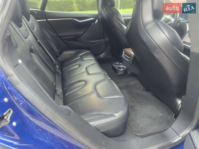 Ліфтбек Tesla Model S 2017 в Тисмениці