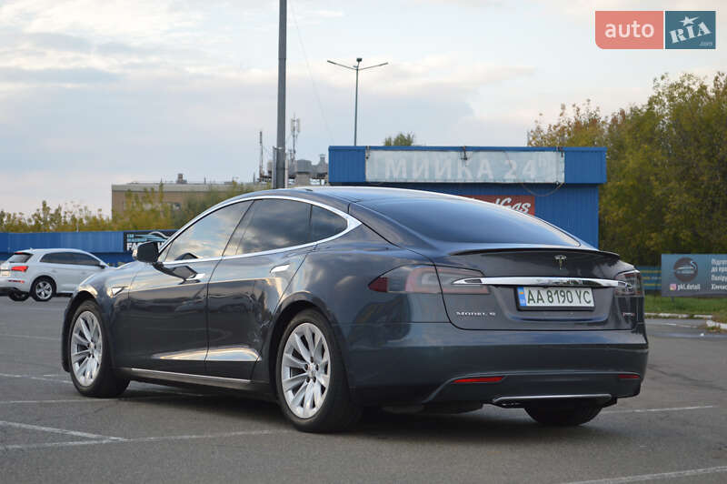 Ліфтбек Tesla Model S 2015 в Києві