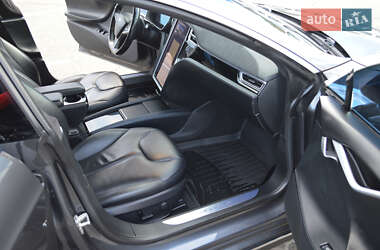 Лифтбек Tesla Model S 2015 в 