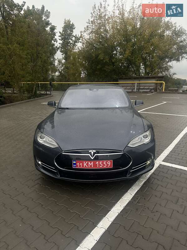 Ліфтбек Tesla Model S 2016 в Києві