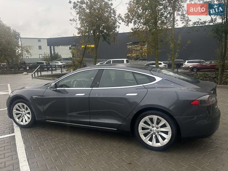 Ліфтбек Tesla Model S 2016 в Києві