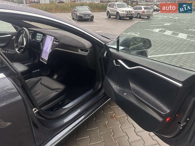 Ліфтбек Tesla Model S 2016 в Києві