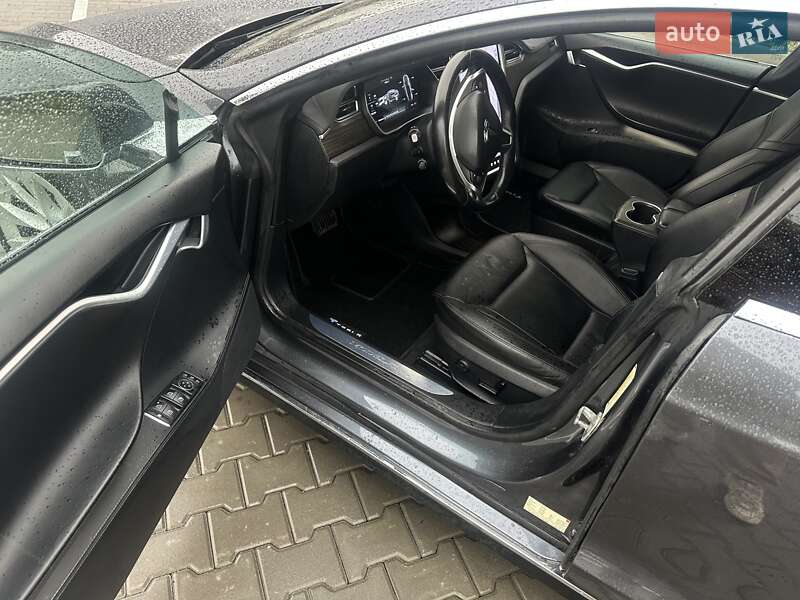 Ліфтбек Tesla Model S 2016 в Києві
